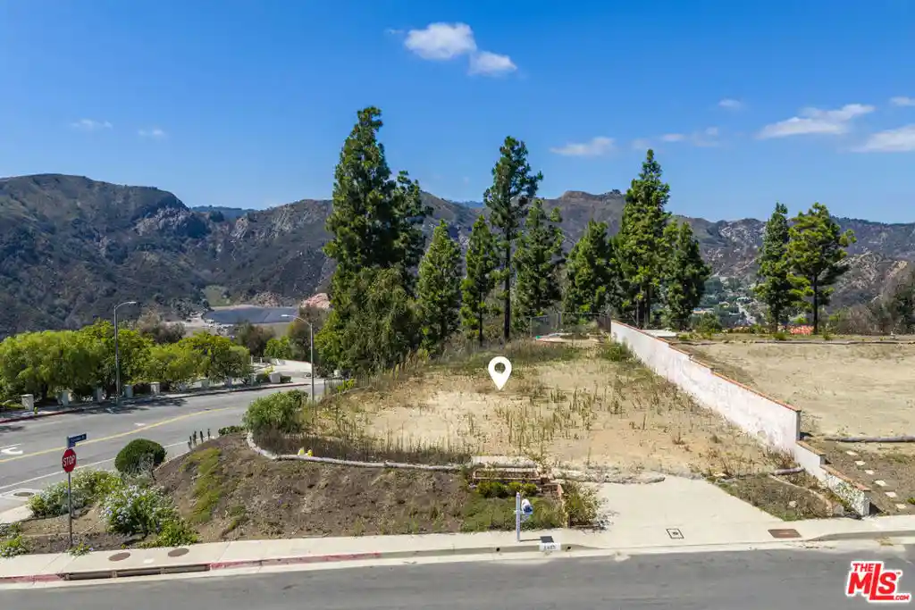 Photo 1 of Land for sale at 1405 El Bosque Ct, Pacific Palisades, CA 90272 | MLS# 26994961 | Listing updated on 2026-10-20