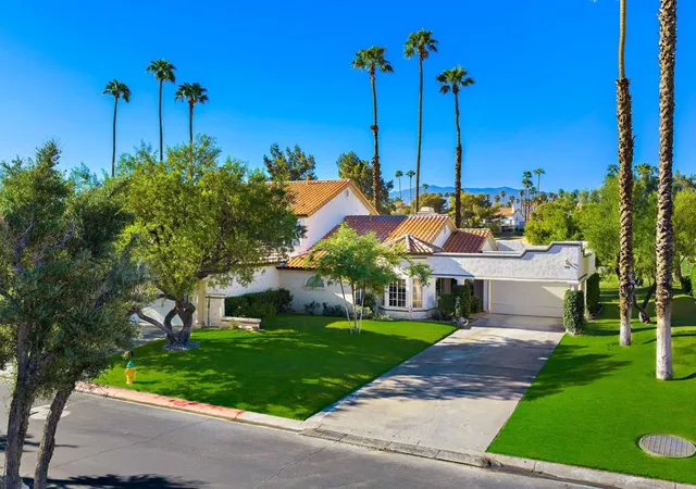 Listing Photo 2 - Condo for sale in building located at 509 Desert Fls Dr N, Palm Desert, CA 92211