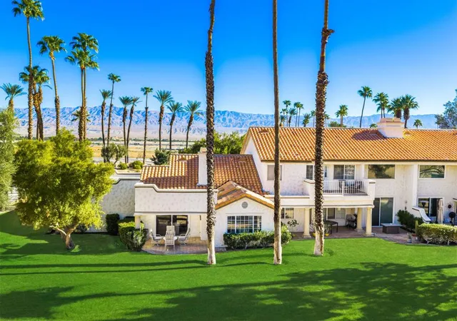 Listing Photo 3 - Condo for sale in building located at 509 Desert Fls Dr N, Palm Desert, CA 92211