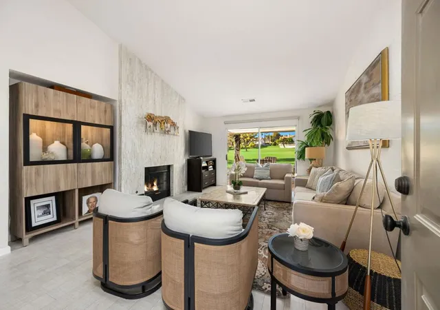 Listing Photo 4 - Condo for sale in building located at 509 Desert Fls Dr N, Palm Desert, CA 92211