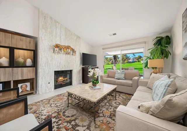 Listing Photo 5 - Condo for sale in building located at 509 Desert Fls Dr N, Palm Desert, CA 92211