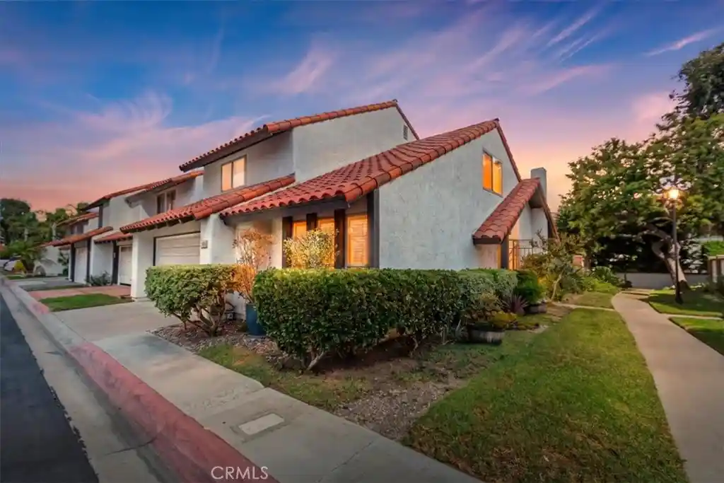 Townhouse for sale at 1402 Alpine Ln, Huntington Beach, CA 92648 | MLS# CV26216094
