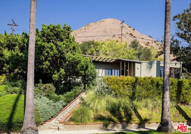 Photo 1 of Single family home for sale at 1011 W Mountain St, Glendale, CA 91202 | MLS# 26994021 | Listing updated on 2026-10-06
