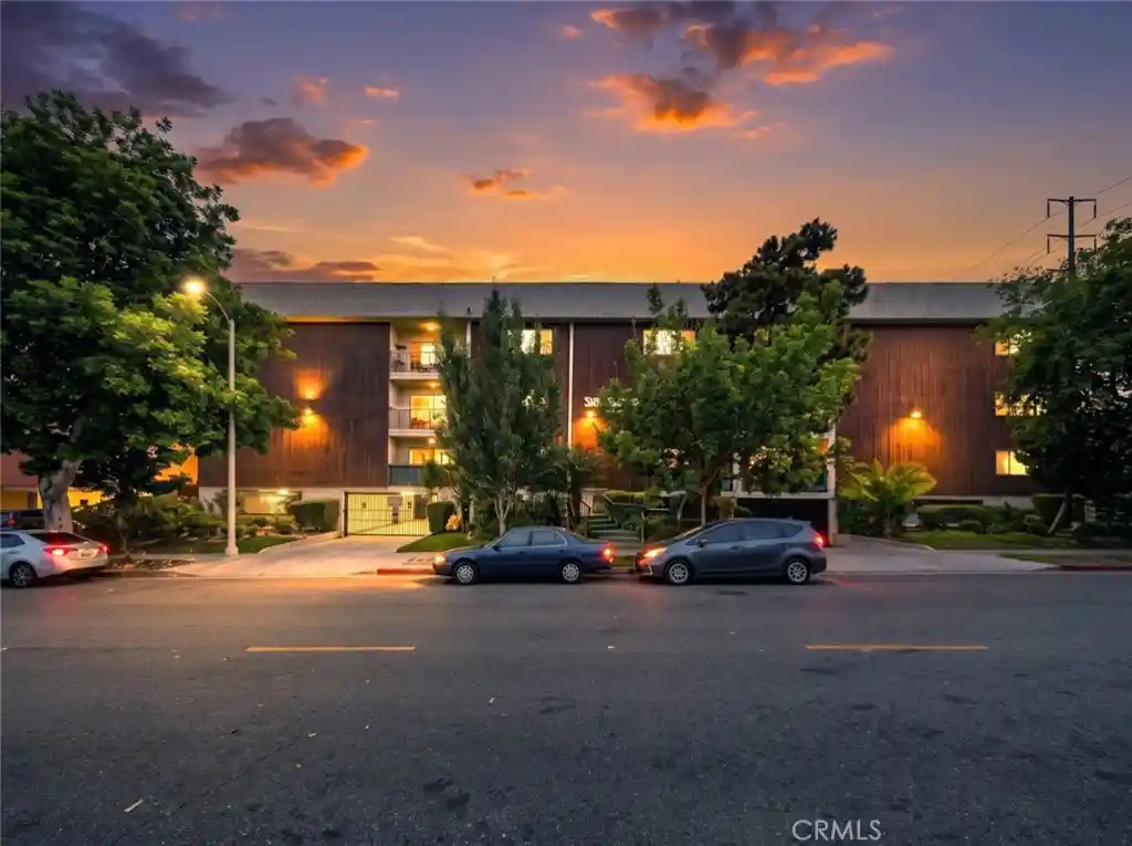 Listing Photo 1 - Condo for sale in 333 Burchett St located at 333 Burchett St, Glendale, CA 91203 - Unit #206