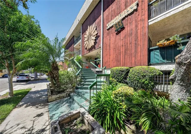 Listing Photo 4 - Condo for sale in building located at 333 Burchett St, Glendale, CA 91203 - Unit #206