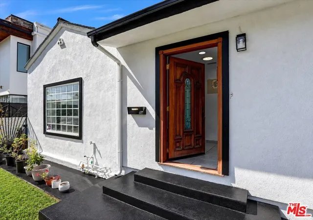 Photo 3 of Single family home for sale at 607 N Fuller Ave, Los Angeles, CA 90036 | MLS# 26994391 | Listing updated on 2026-10-07
