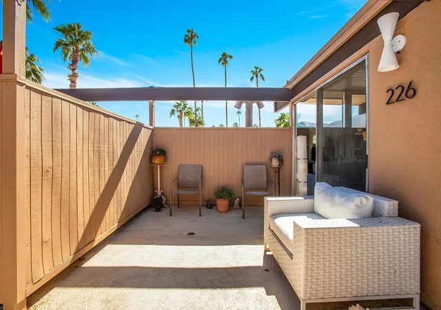 Listing Photo 4 - Condo for sale in building located at 1111 E Palm Cyn Dr, Palm Springs, CA 92264 - Unit #226