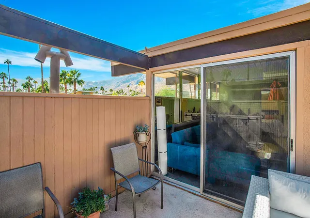 Listing Photo 5 - Condo for sale in building located at 1111 E Palm Cyn Dr, Palm Springs, CA 92264 - Unit #226