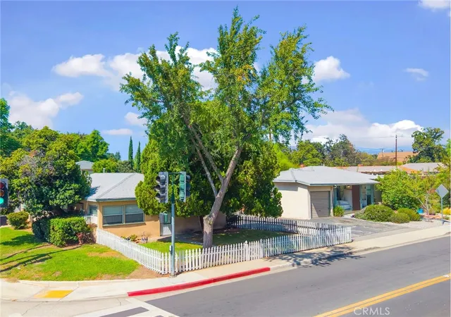 Listing Photo 1 - Condo for sale in building located at 309 N Cambridge Ave, Claremont, CA 91711