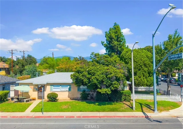 Photo 3 of House for sale at 309 N Cambridge Ave, Claremont, CA 91711 | MLS# CV26216935 | Listing updated on 2026-10-09