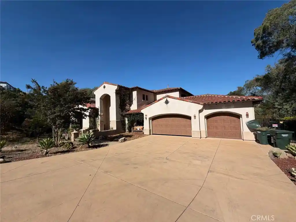 Single family home for sale at 29572 Meadow Glen W, Escondido, CA 92026 | MLS# CV26216963