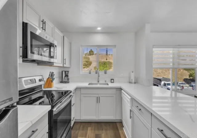 Listing Photo 2 - Condo for sale in building located at 1679 Pentecost Wy, San Diego, CA 92105 - Unit #6