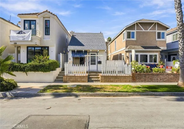 Photo 23 of Multi family home for sale at 221 21st Street, Huntington Beach, CA 92648 | MLS# OC26214285 | Listing updated on 2026-10-09