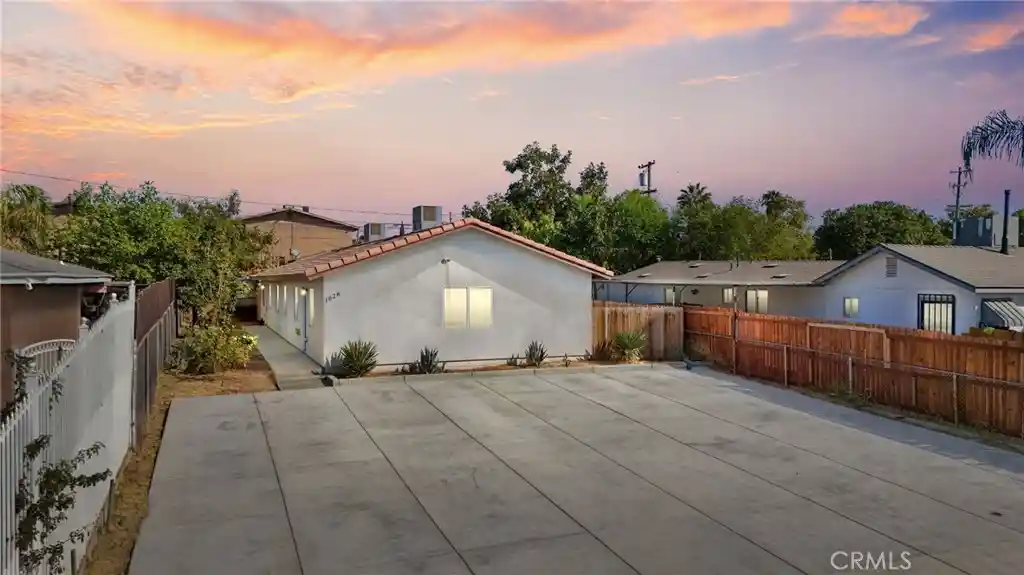 Multi family home for sale at 1028 Jeffrey, Bakersfield, CA 93305 | MLS# SR26217021