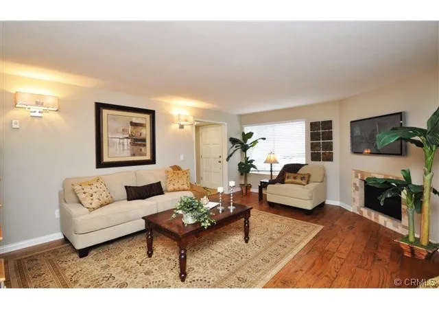 Listing Photo 2 - Condo for sale in building located at 1311 Manhattan Bch Blvd, Manhattan Beach, CA 90266 - Unit #1