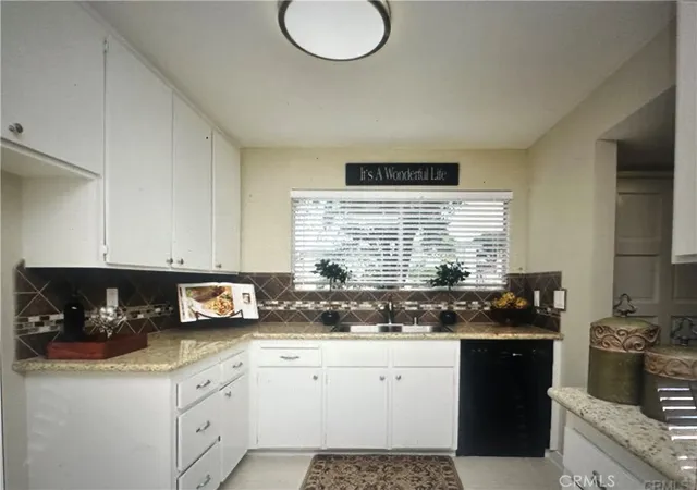 Listing Photo 3 - Condo for sale in building located at 1311 Manhattan Bch Blvd, Manhattan Beach, CA 90266 - Unit #1