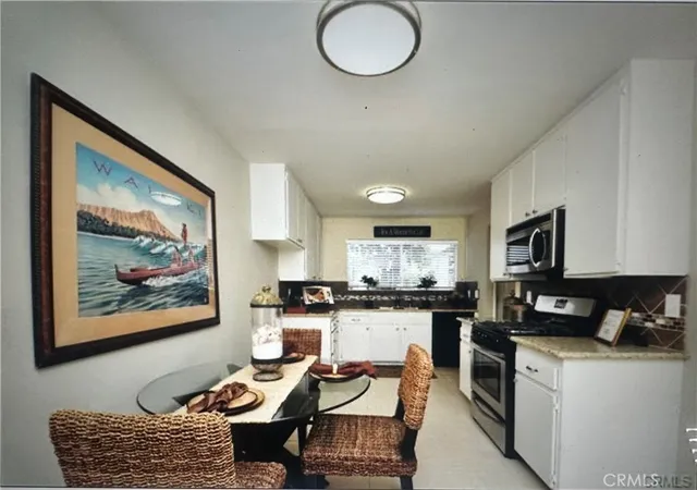 Listing Photo 4 - Condo for sale in building located at 1311 Manhattan Bch Blvd, Manhattan Beach, CA 90266 - Unit #1