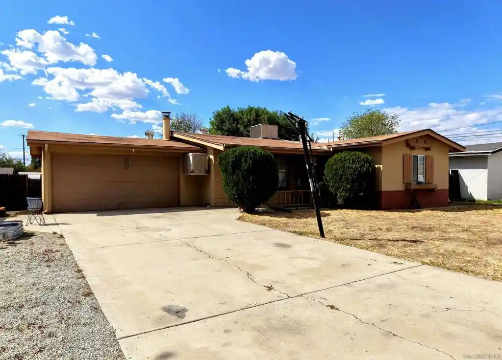Photo 1 of Single family home for sale at 565 S Taylor St, Hemet, CA 92543 | MLS# 260024240SD | Listing updated on 2026-10-12