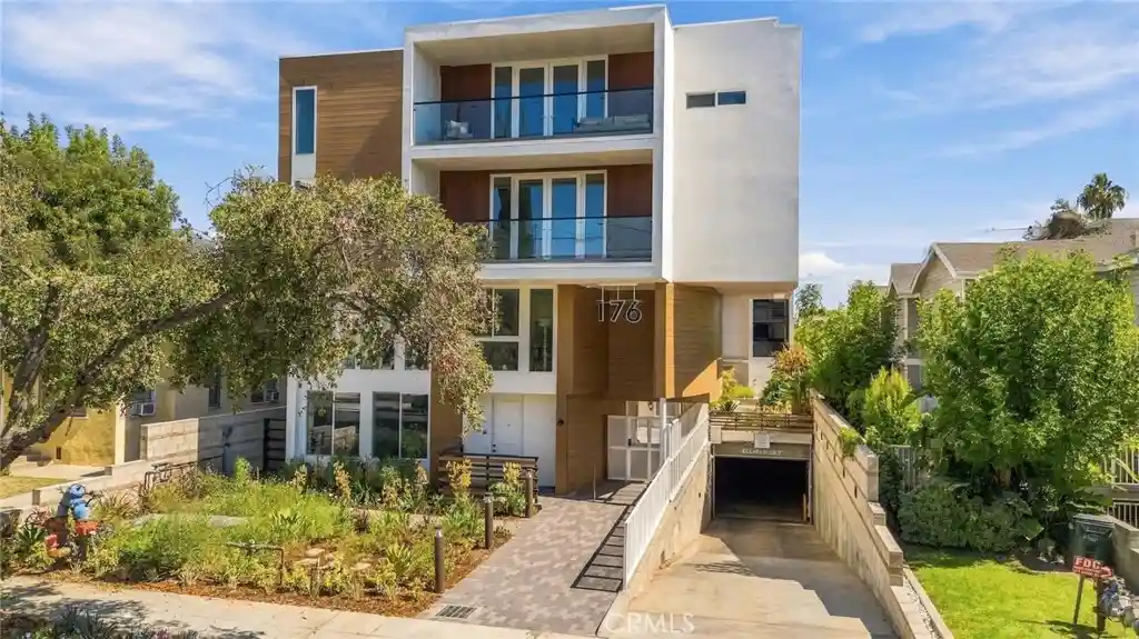 Listing Photo 1 - Condo for sale in 176 N Catalina Ave located at 176 N Catalina Ave, Pasadena, CA 91106 - Unit #404
