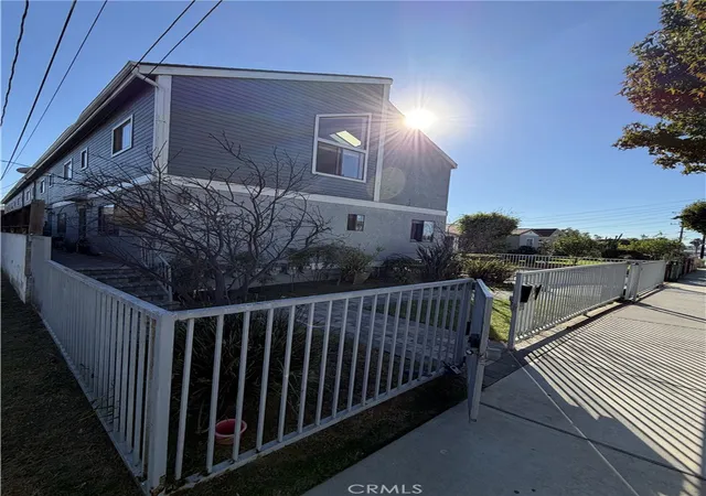 Listing Photo 2 - Condo for sale in building located at 312 E Plymouth St, Inglewood, CA 90302 - Unit #4