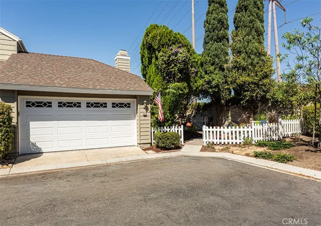 Photo 3 of Condo for sale at 24 Riverstone, Irvine, CA 92606 | MLS# IG26217127 | Listing updated on 2026-10-11
