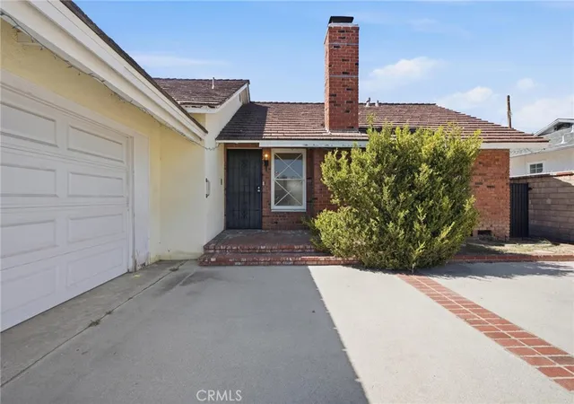 Photo 2 of Single family home for sale at 7321 Leescott Ave, Van Nuys, CA 91406 | MLS# SR26216192 | Listing updated on 2026-10-12