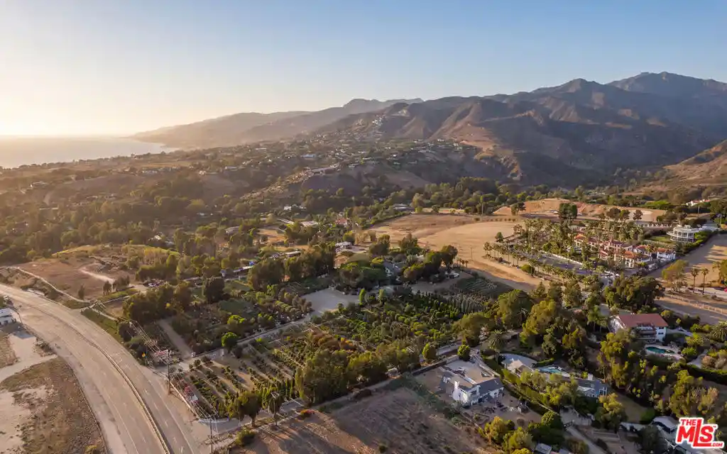 Photo 1 of Single family home for sale at 29081 Pacific Coast Hwy, Malibu, CA 90265 | MLS# 26997421 | Listing updated on 2026-10-14