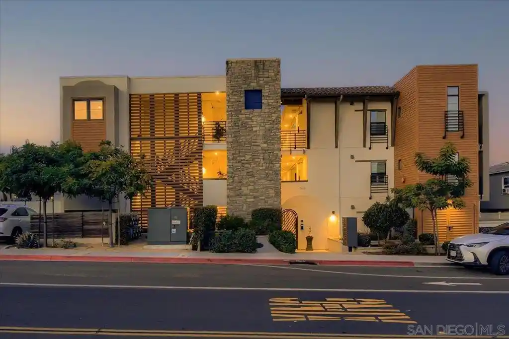 Listing Photo 2 - Condo for sale in 3128 Cañon St located at 3128 Cañon St, San Diego, CA 92106 - Unit #301