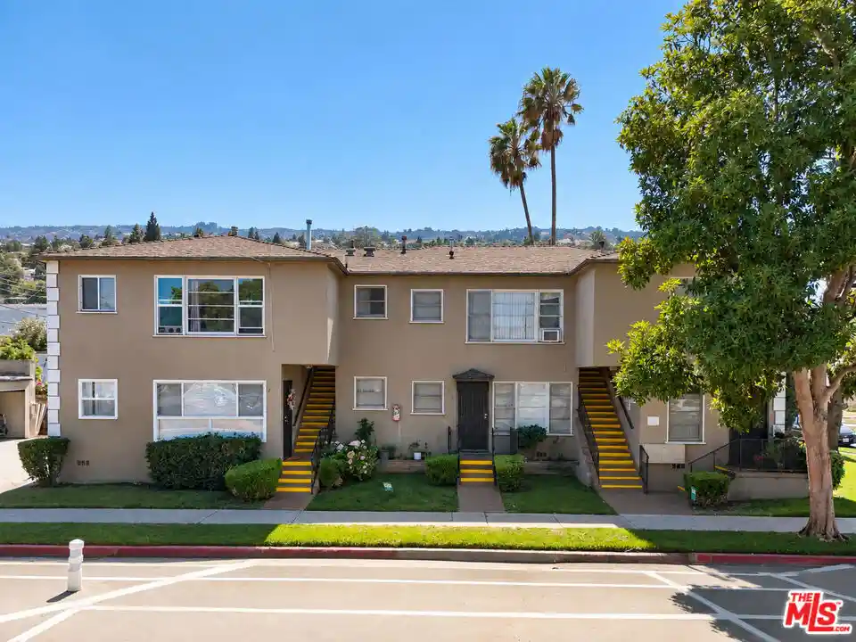 Listing Photo 1 - Condo for sale in 5470 W San Vicente Blvd located at 5470 W San Vicente Blvd, Los Angeles, CA 90019 - Unit 5470 W San Vicente Blvd