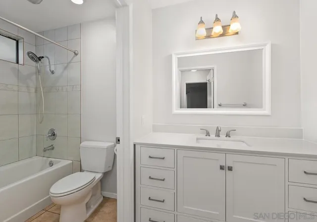 Listing Photo 5 - Condo for sale in building located at 8308 Regents Rd, San Diego, CA 92122 - Unit #1O