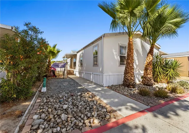 Photo 2 of Manufactured home for sale at 913 S Grand Ave #102, San Jacinto, CA 92582 | MLS# SW26217238 | Listing updated on 2026-10-06