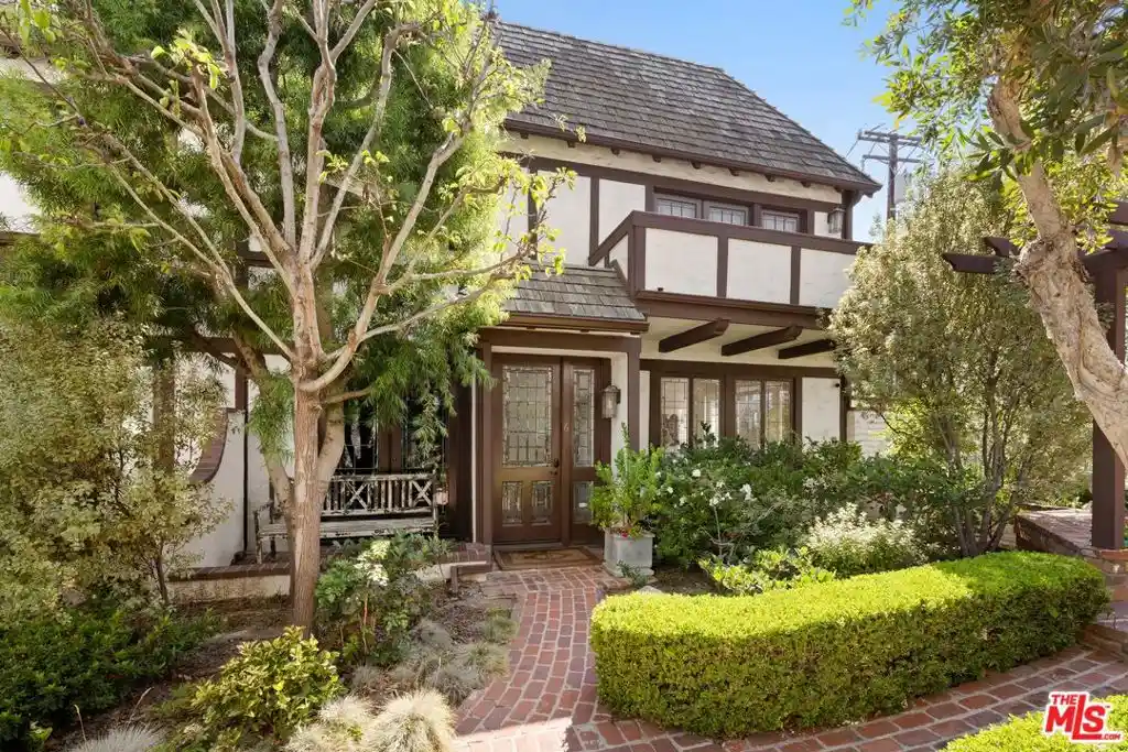 Photo 1 of Townhouse for sale at 123 Georgina Ave #6, Santa Monica, CA 90402 | MLS# 26996893 | Listing updated on 2026-10-27