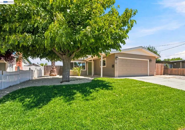 Photo 1 of Sale Pending at 54 Lakeview Dr, Pittsburg, CA 94565 | MLS# 41150388 | Listing updated on 2026-10-11