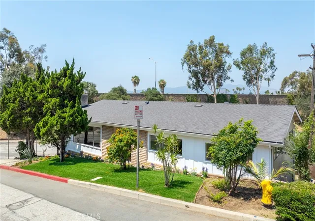 Photo 2 of Single family home for sale at 443 Woodbury, Glendale, CA 91206 | MLS# AR26217298 | Listing updated on 2026-10-10
