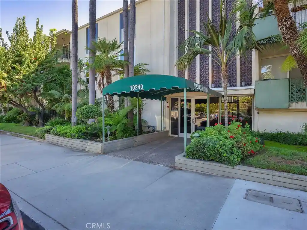 Condo for sale at 10240 Camarillo St #208, Toluca Lake, CA 91602 | MLS# BB26190384