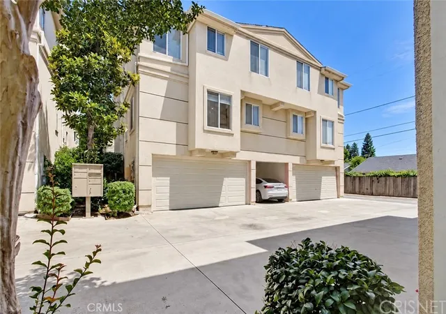 Townhouse for sale at 15756 Devonshire St, Granada Hills, CA 91344 | MLS# SR26217306