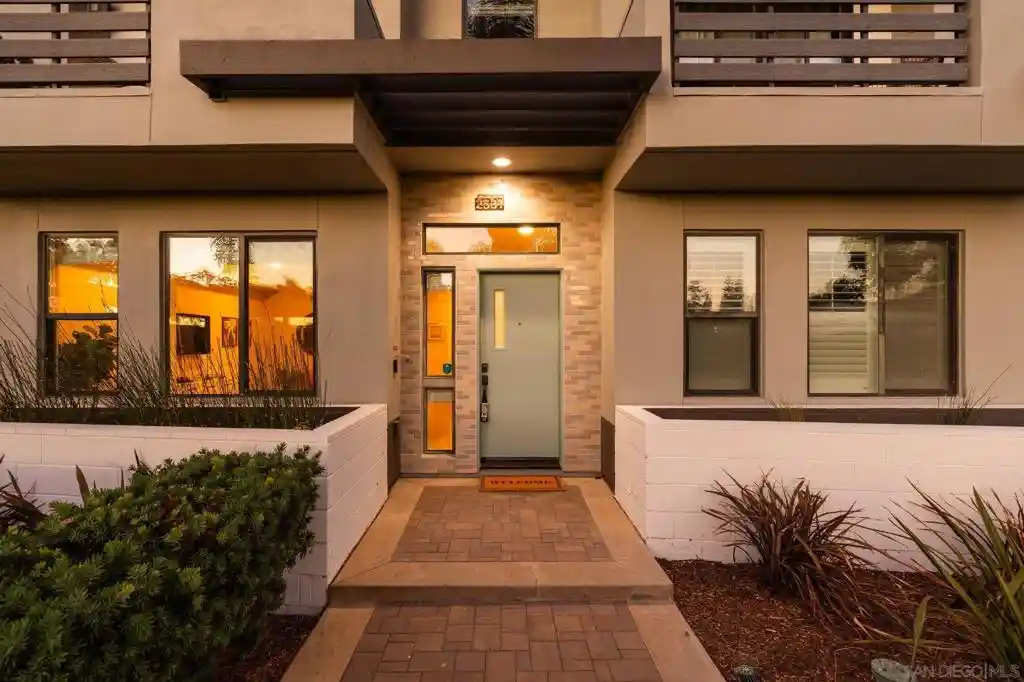 Listing Photo 2 - Condo for sale in 2531 State located at 2531 State, Carlsbad, CA 92008 - Unit 2531 State