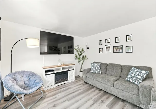 Listing Photo 4 - Condo for sale in building located at 5535 Ackerfield, Long Beach, CA 90805 - Unit #8