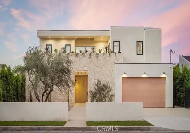 Photo 1 of Mansion for sale at 15447 Huston, Sherman Oaks, CA 91403 | MLS# SR26217411 | Listing updated on 2026-10-11