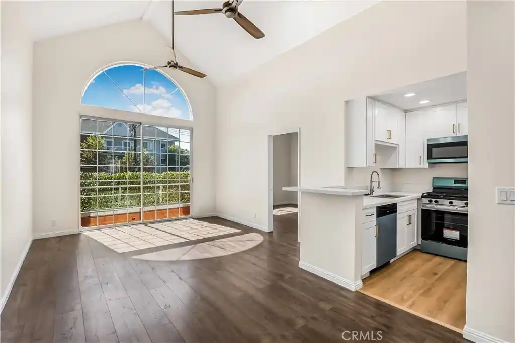 Condo for sale at 5620 Yolanda Ave #214, Tarzana, CA 91356 | MLS# SR26212091