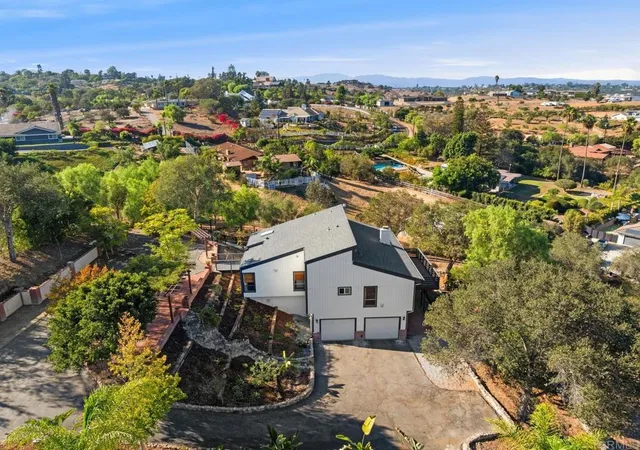 Photo 2 of Single family home for sale at 335 Morro Hills Rd, Fallbrook, CA 92028 | MLS# NDP2609296 | Listing updated on 2026-10-08