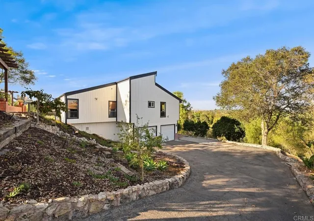 Photo 3 of Single family home for sale at 335 Morro Hills Rd, Fallbrook, CA 92028 | MLS# NDP2609296 | Listing updated on 2026-10-08