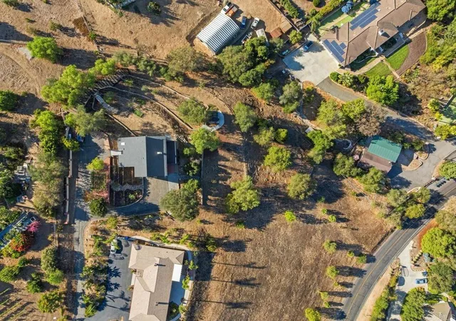 Photo 4 of Single family home for sale at 335 Morro Hills Rd, Fallbrook, CA 92028 | MLS# NDP2609296 | Listing updated on 2026-10-08