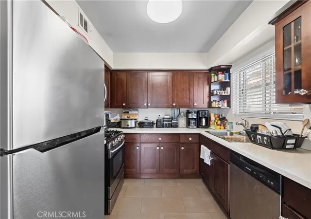 Listing Photo 4 - Condo for sale in building located at 9382 Shadowood Dr, Montclair, CA 91763