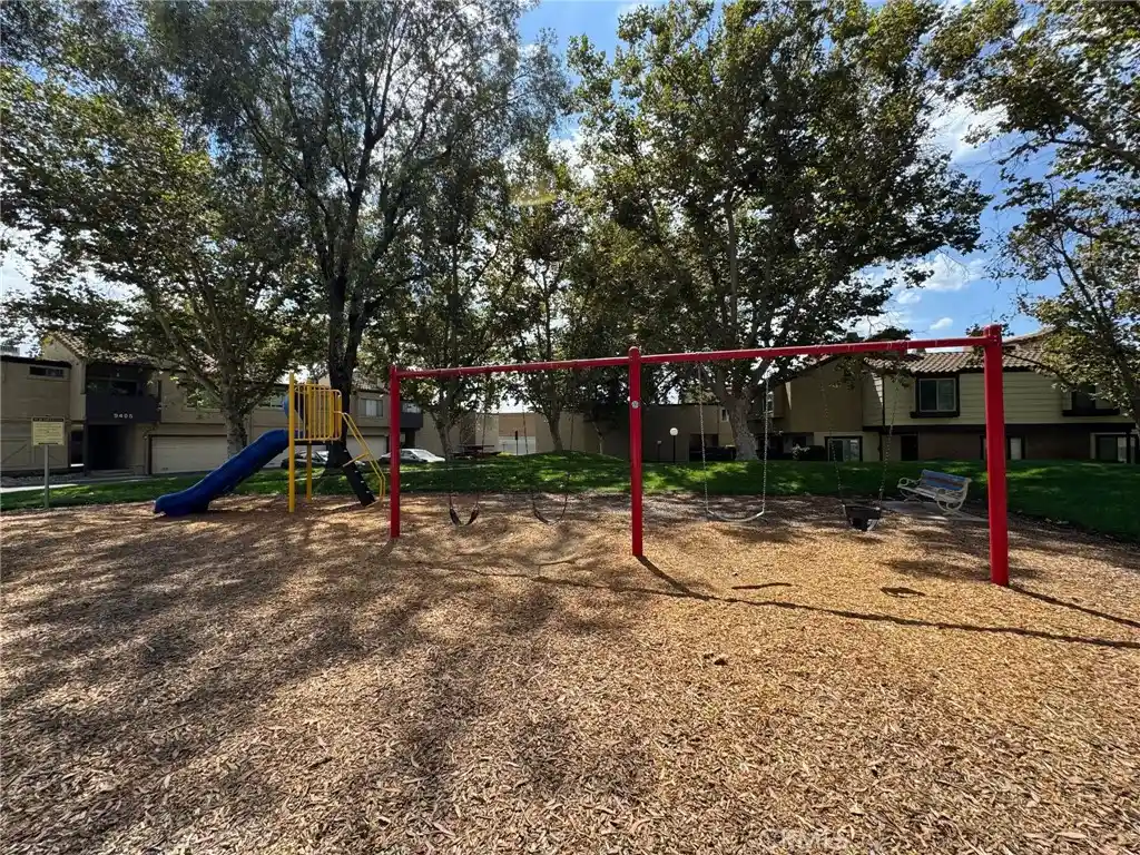 Listing Photo 9 - Condo for sale in 9382 Shadowood Dr located at 9382 Shadowood Dr, Montclair, CA 91763 - Unit 9382 Shadowood Dr