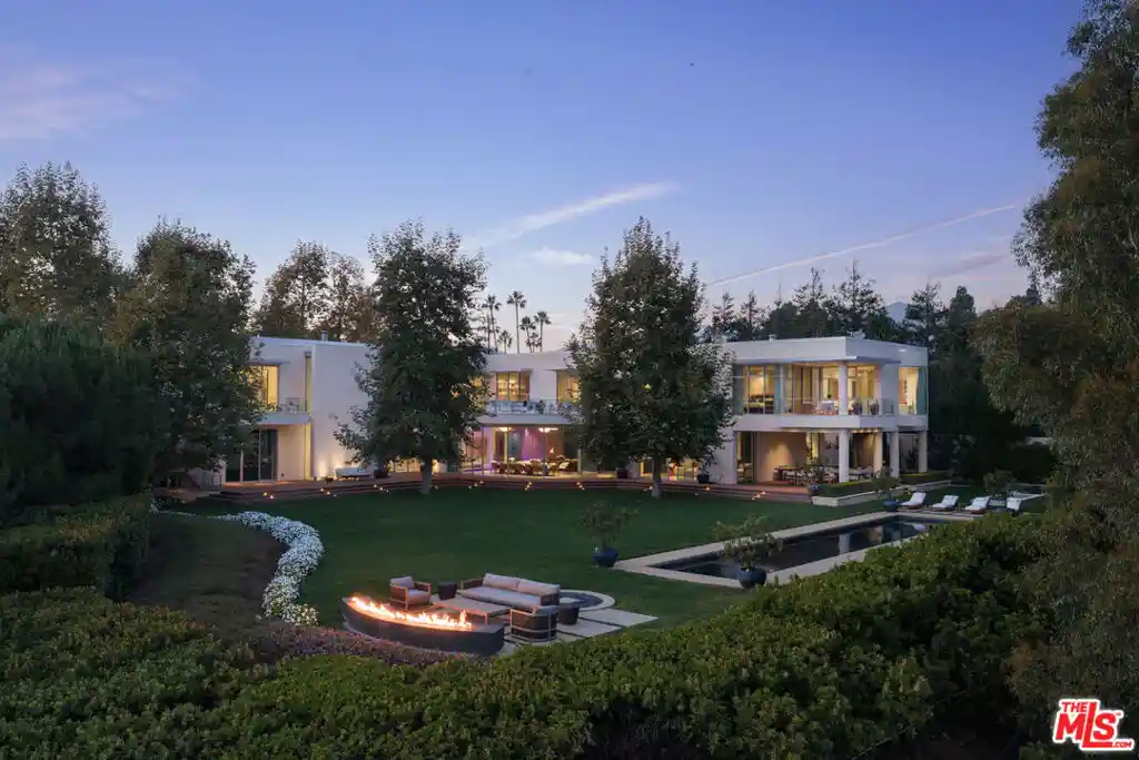 Photo 1 of Mansion for sale at 652 Chautauqua Blvd, Pacific Palisades, CA 90272 | MLS# 26997267 | Listing updated on 2026-10-15