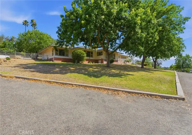 Photo 3 of Single family home for sale at 84 S Park St, Porterville, CA 93257 | MLS# PI26216451 | Listing updated on 2026-10-07