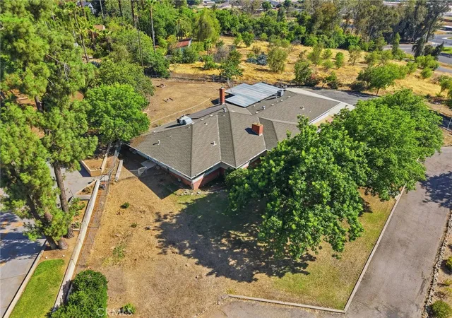 Photo 4 of Single family home for sale at 84 S Park St, Porterville, CA 93257 | MLS# PI26216451 | Listing updated on 2026-10-07