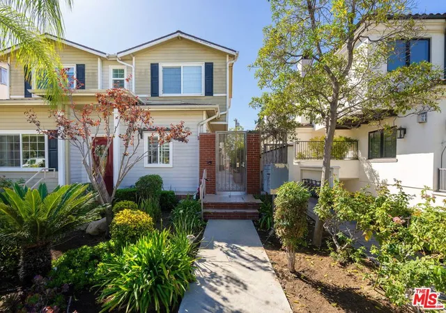 Photo 3 of Townhouse for sale at 338 W Milford St #106, Glendale, CA 91203 | MLS# 26997687 | Listing updated on 2026-10-08