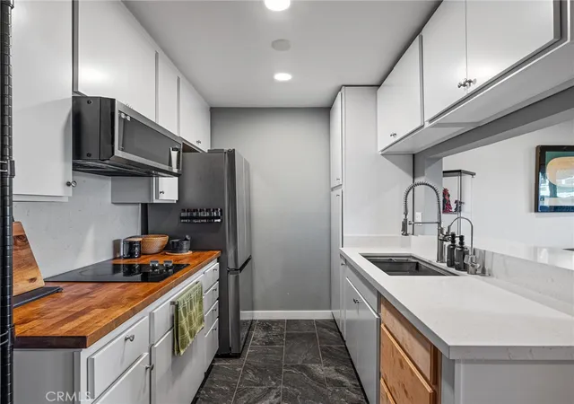 Listing Photo 1 - Condo for sale in building located at 1101 Sepulveda Blvd, Torrance, CA 90502 - Unit #A103